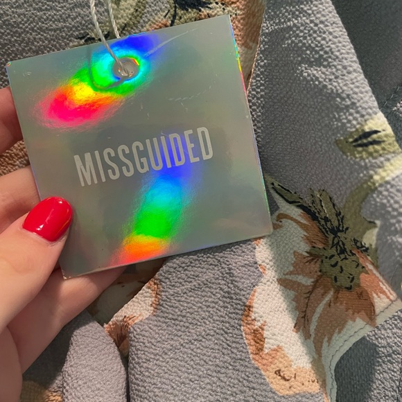 MISSGUIDED Floral Ruffle Tea Dress - Picture 5 of 8